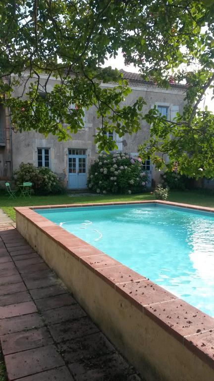 Maison Arriu Bed & Breakfast Montaut  Exterior photo