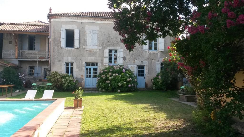 Maison Arriu Bed & Breakfast Montaut  Exterior photo