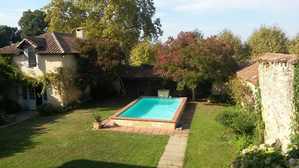 Maison Arriu Bed & Breakfast Montaut  Exterior photo